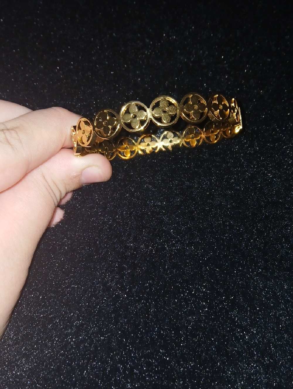 Gold Floral Cutout Bangle Bracelet